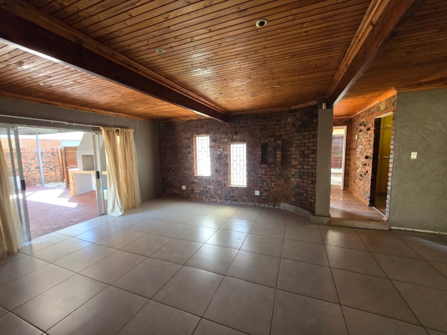 5 Bedroom Property for Sale in Universitas Free State